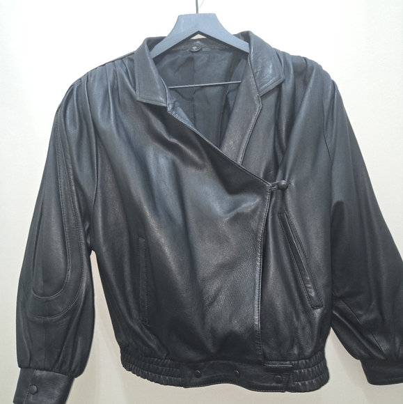 Vintage Size 3 Black Leather Jacket With Unique Pleated Sleeves - Picture 3 of 8
